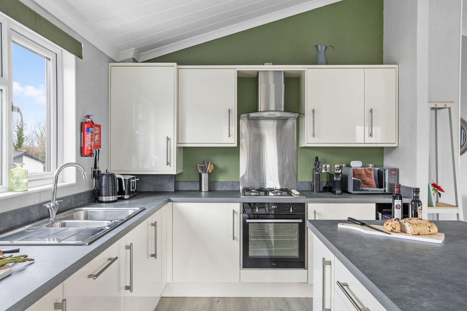 Kitchen, Oven, Hob, Toaster, Kettle-Clover Lodge
