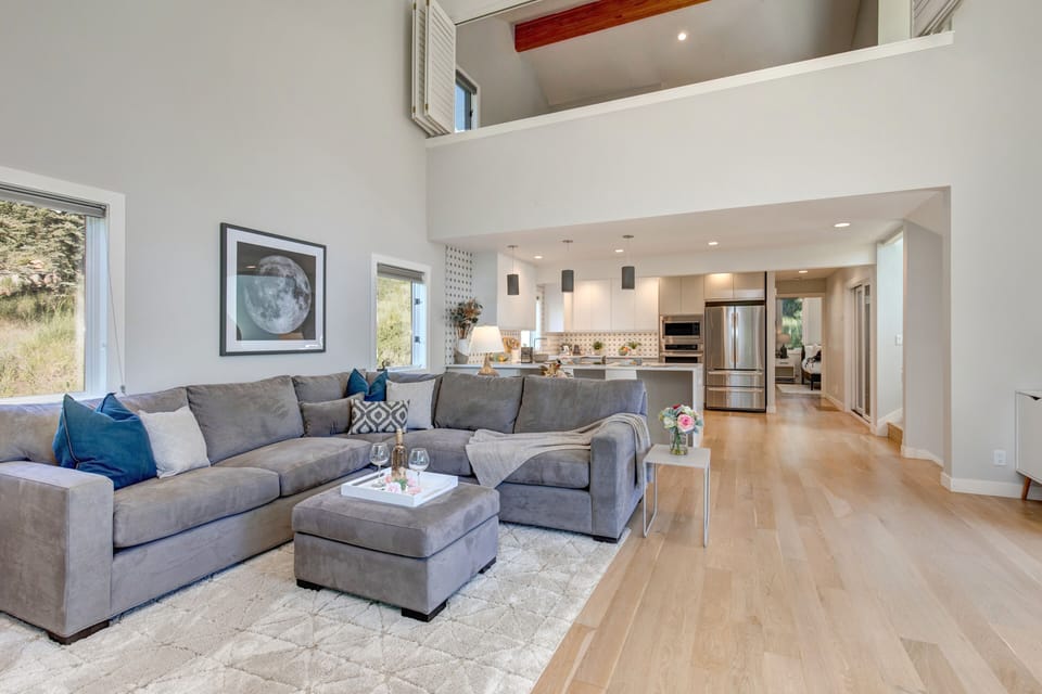 Open and Bright Great Room with a Vaulted Ceiling