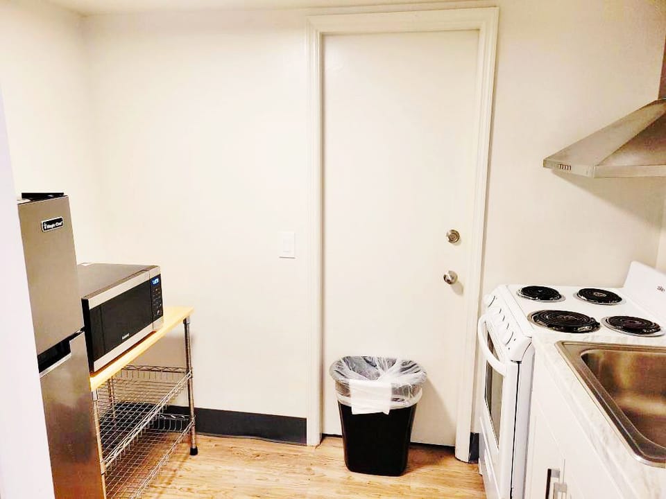 Studio | Private kitchen | Fridge, microwave