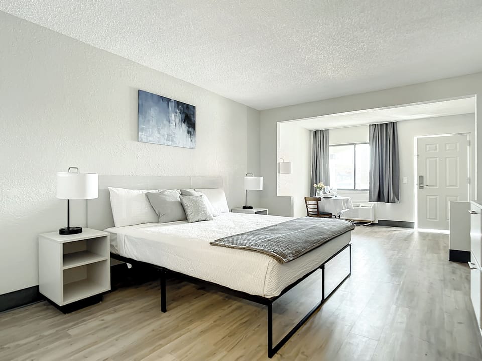 WiFi (free), bed sheets