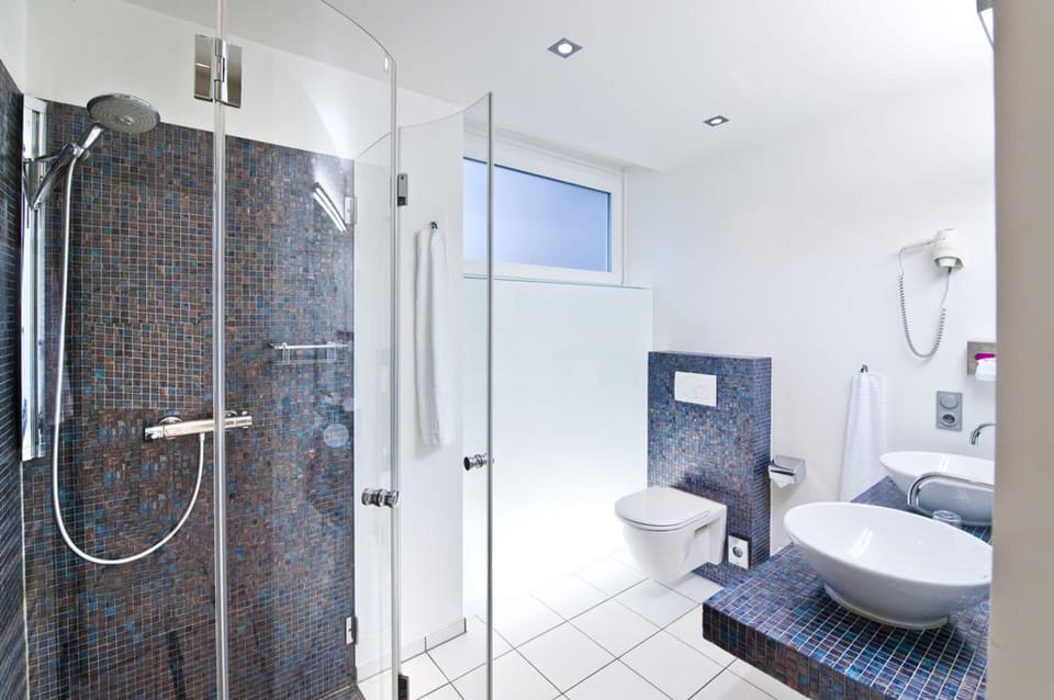 Shower, free toiletries, hair dryer, towels