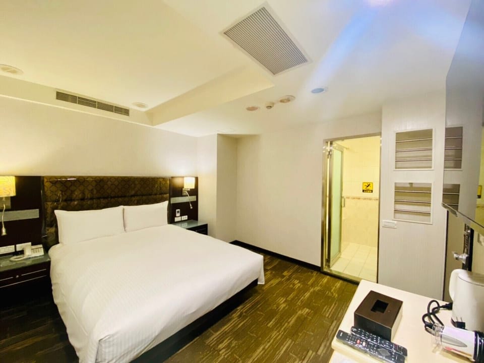 Standard Room | Desk, laptop workspace, WiFi (free), bed sheets