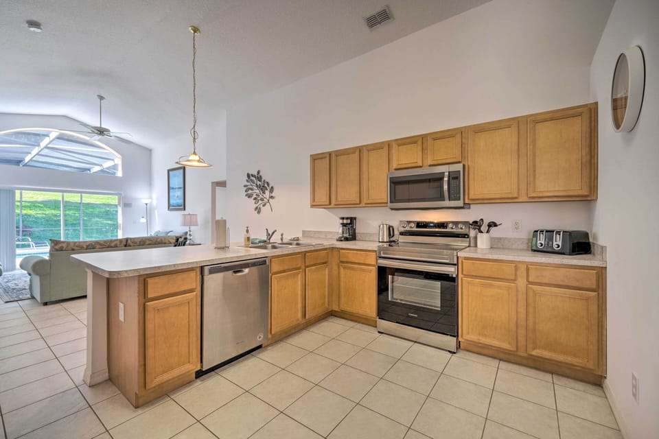 Kitchen | Basic Cooking Essentials Provided | Dishwasher | Drip Coffee Maker
