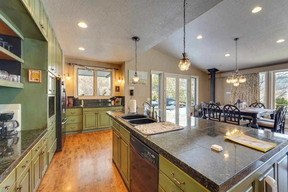 Kitchen | Dishware/Flatware