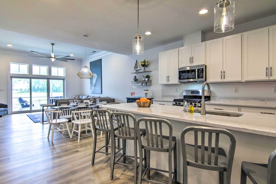 Kitchen | 1st Floor | Blender | Coffee Maker | Toaster Oven | Ice Maker
