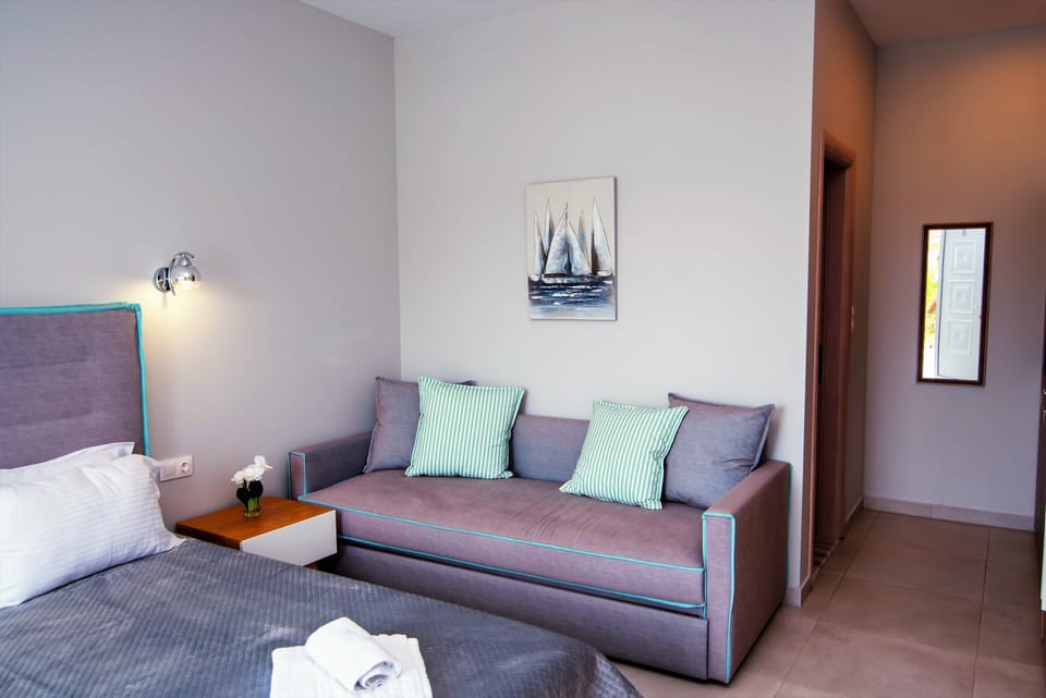 Family Quadruple Room | Desk, laptop workspace, free WiFi, bed sheets