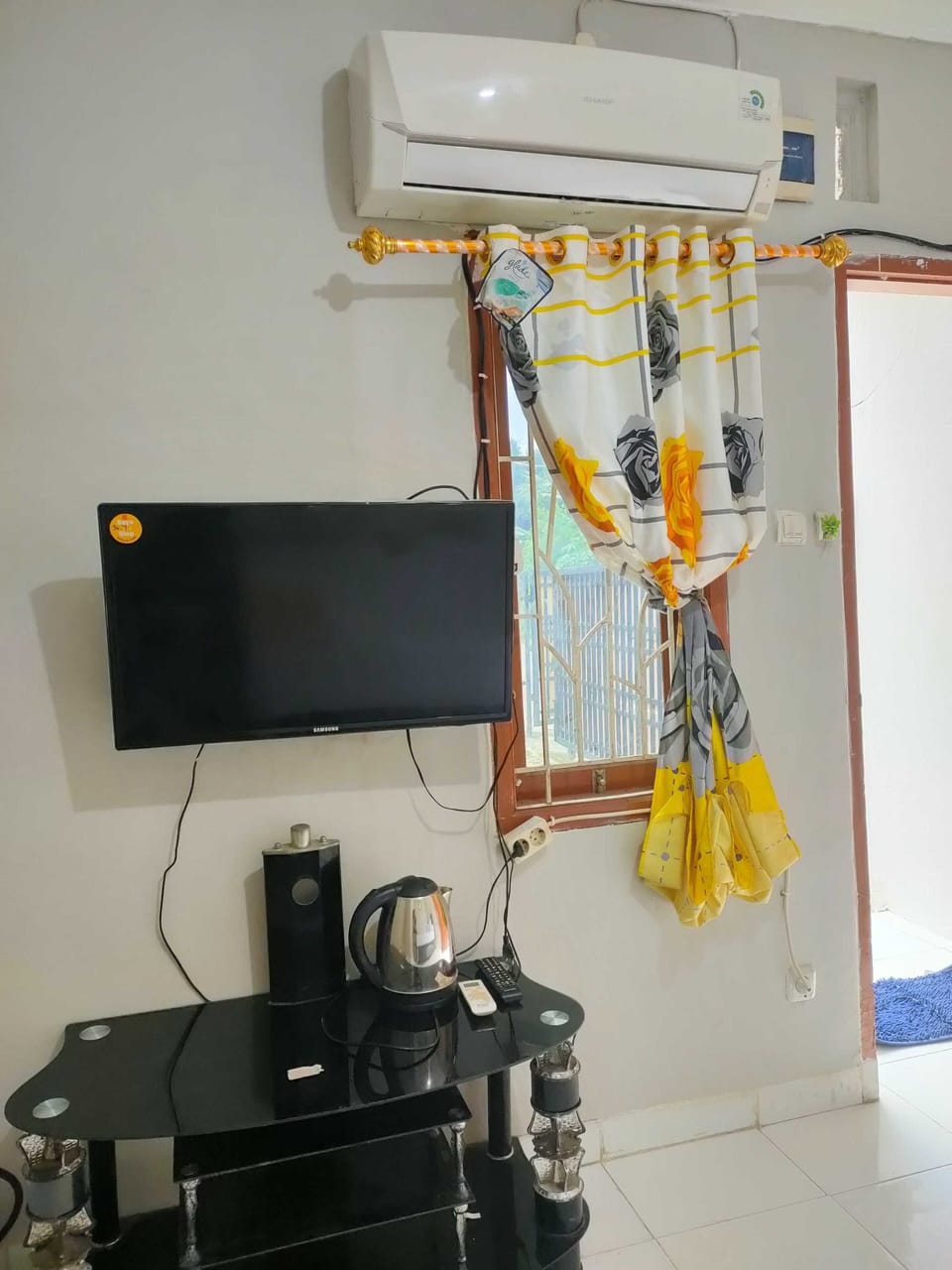 Deluxe Double Room | Television