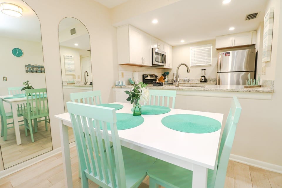 St. Augustine Beach Rentals Dining Room