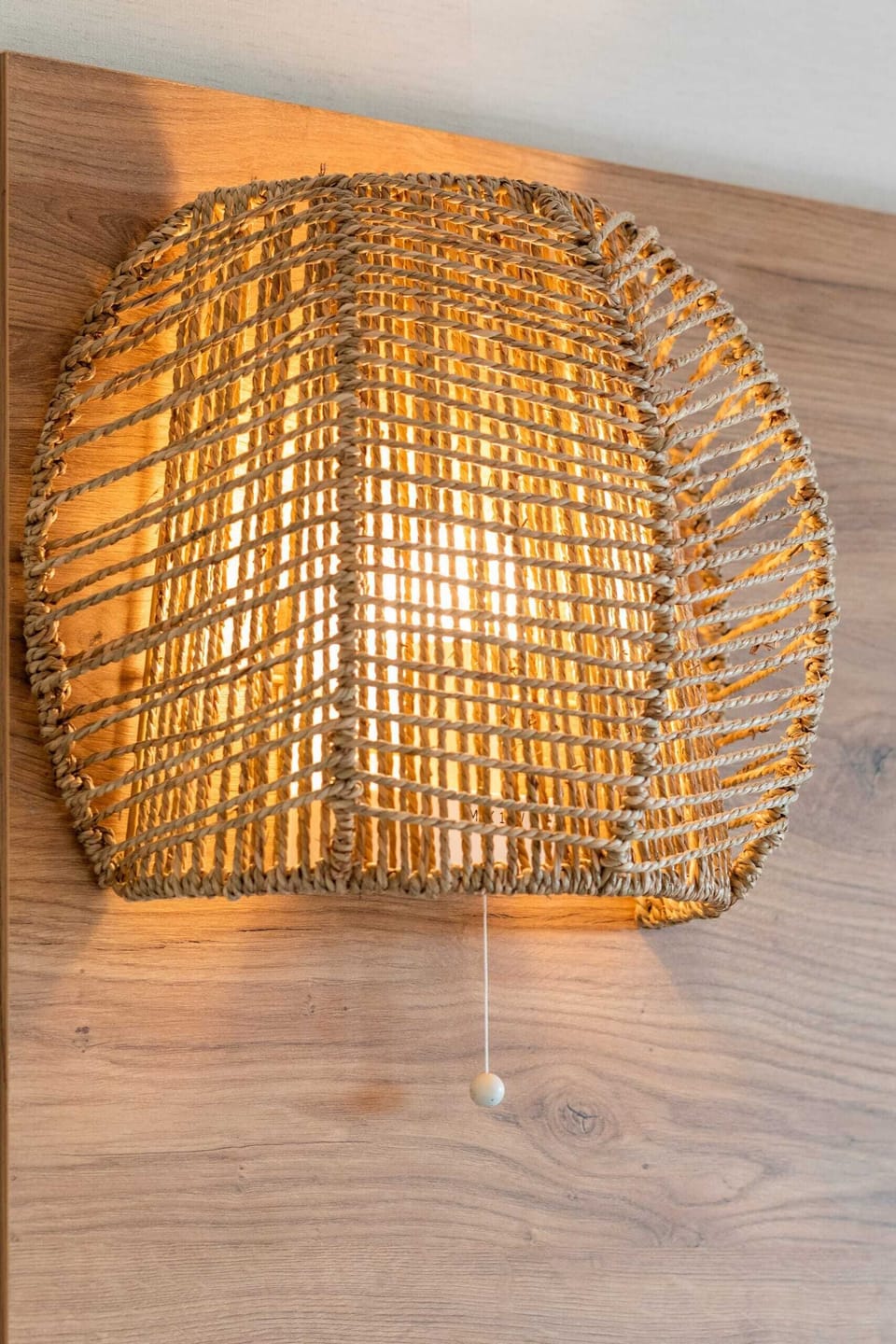 Decorative details in the apartment. 