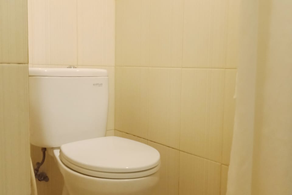 Standard Double or Twin Room | Bathroom | Shower, hair dryer, towels