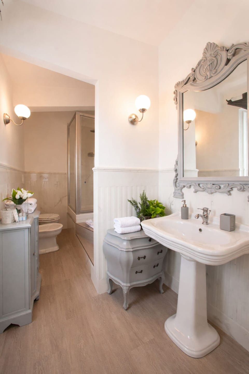 Superior Double or Twin Room (Elegant) | Bathroom | Free toiletries, hair dryer, bidet, towels