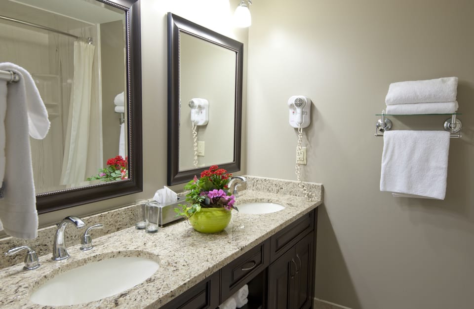 Family Suite, 2 Bedrooms, Kitchenette | Bathroom sink