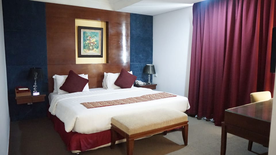 Family Room | In-room safe, desk, free WiFi, bed sheets