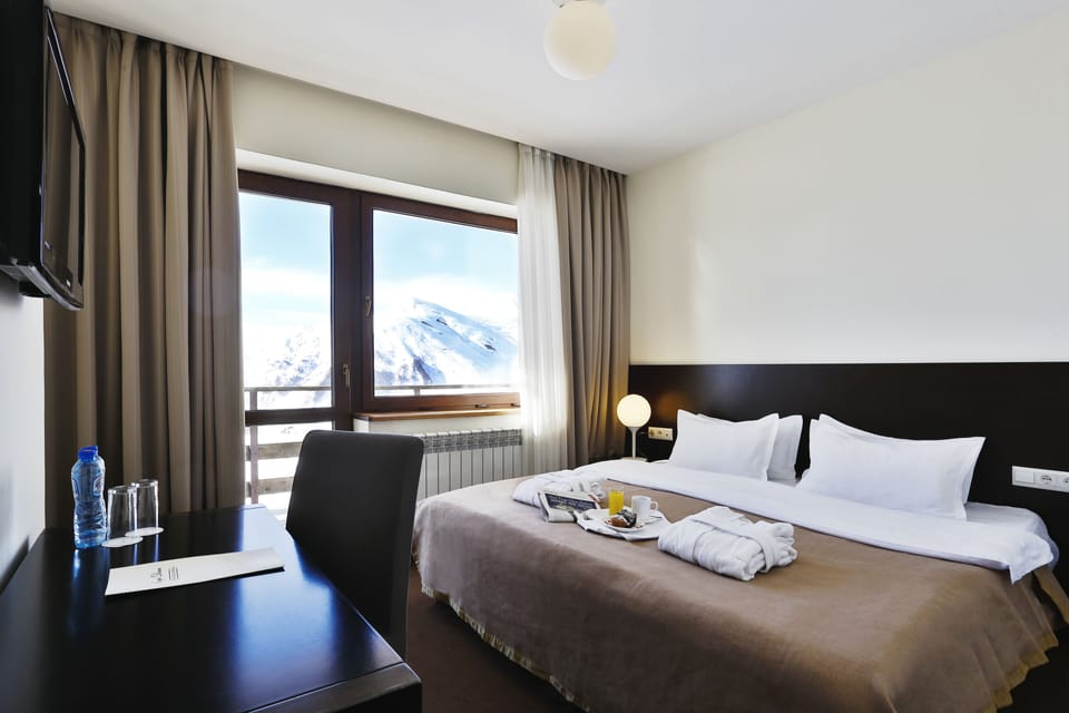 Standard Room, Balcony | Minibar, desk, soundproofing, rollaway beds (surcharge)