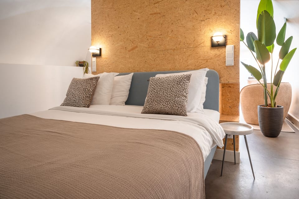 Signature Room | Hypo-allergenic bedding, in-room safe, soundproofing, iron/ironing board