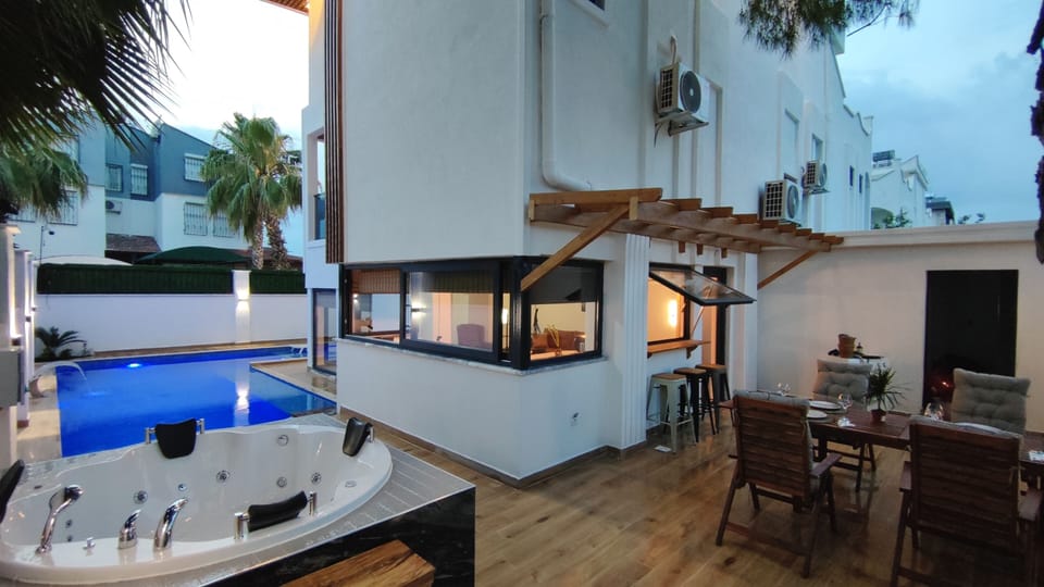 Outdoor Jacuzzi