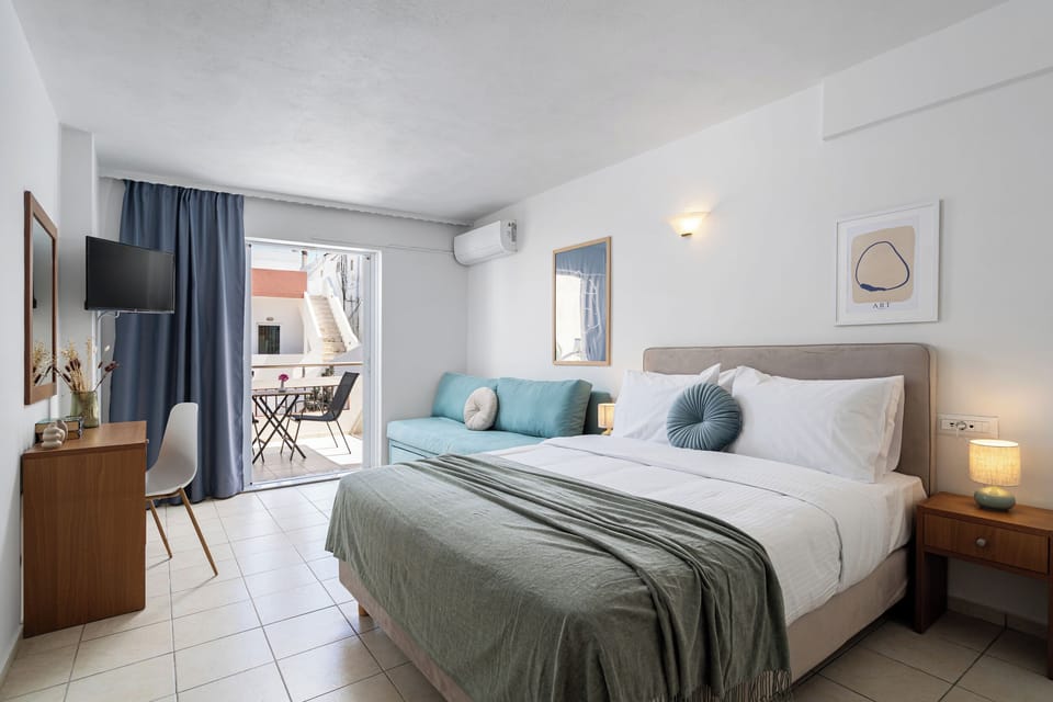 Quadruple Room | Egyptian cotton sheets, premium bedding, in-room safe, desk