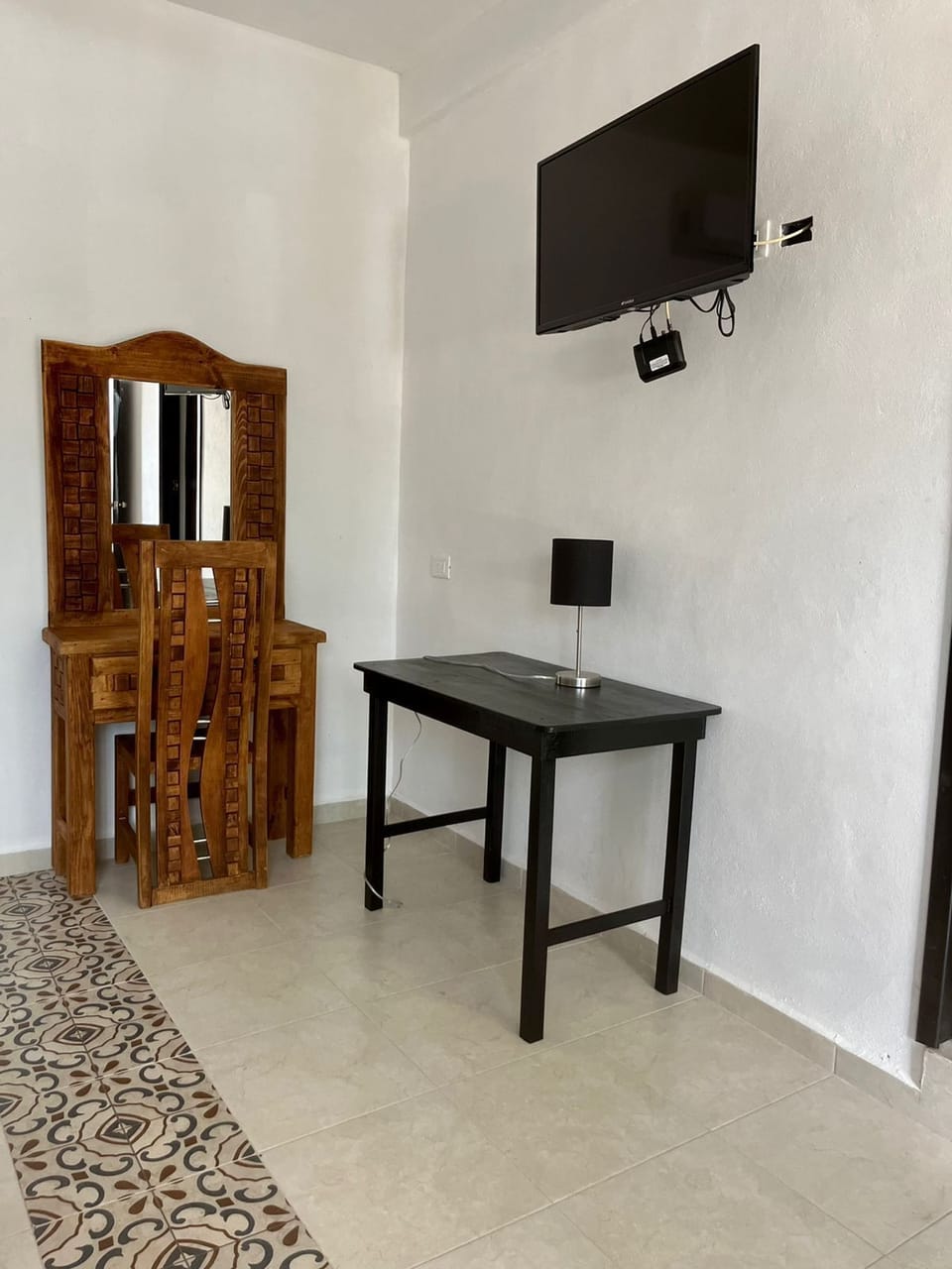 Individually furnished, desk, laptop workspace, free WiFi
