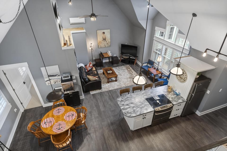 Spacious living area just blocks from Downtown Boyne City