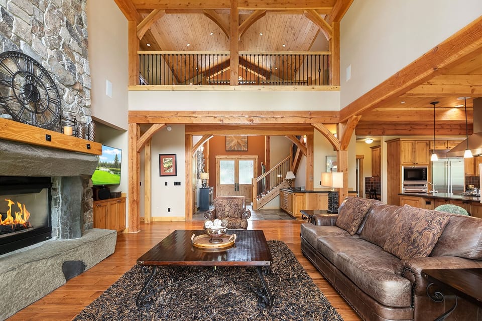 Oasis Inn: - Spacious great room with a huge ledgestone gas fireplace.