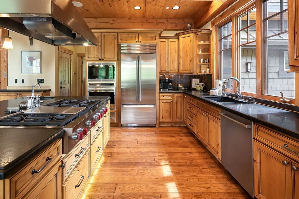 Oasis Inn: - Large gas cooktop for making fabulous in-home meals.