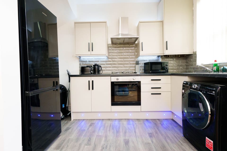 House, Ensuite | Shared kitchen