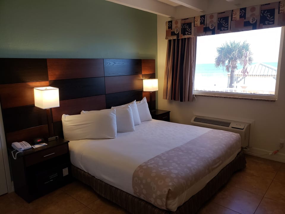 Standard Room, 1 King Bed, Accessible, Ocean View | In-room safe, desk, blackout drapes, iron/ironing board