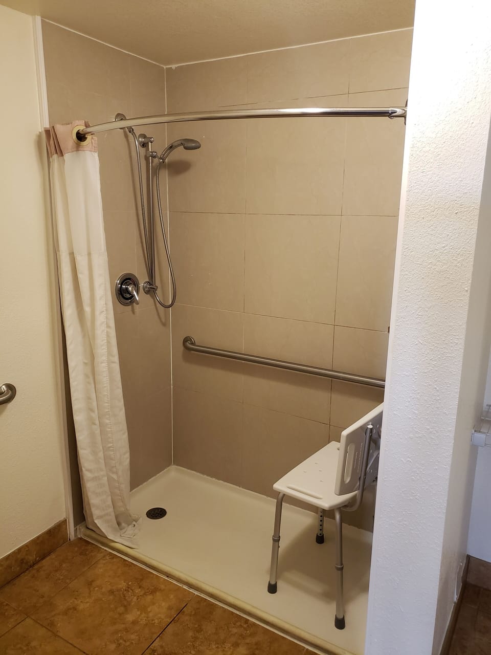 Standard Room, 1 King Bed, Accessible, City View | Bathroom | Shower, hair dryer, towels