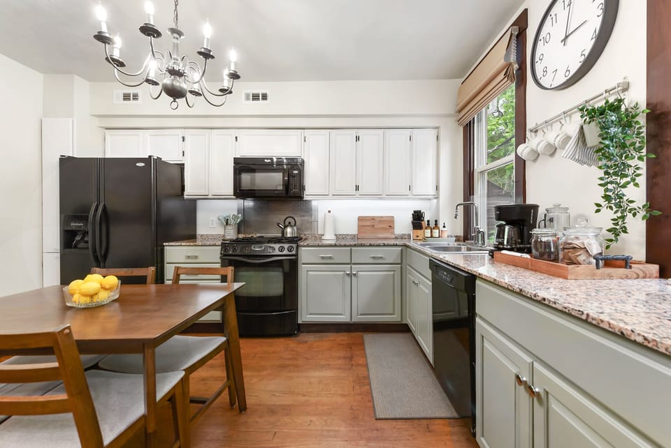 Fully equipped, eat in kitchen- charming place to prepare dinner or a snack!