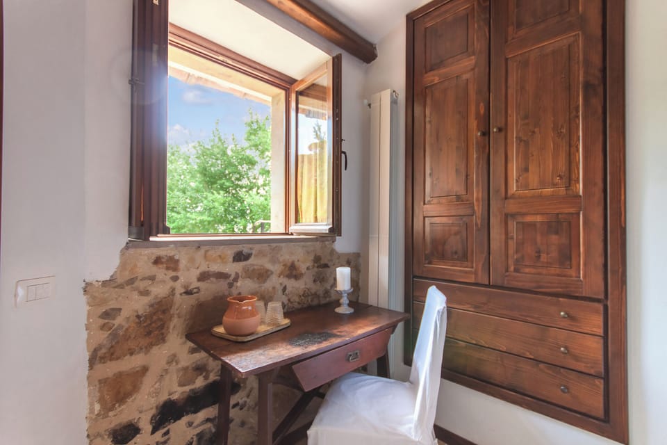 Family Villa, 6 Bedrooms, Fireplace, Mountainside (Villa Olmo With Private Pool) | Interior