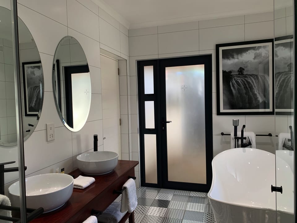 Honeymoon Double Room | Bathroom | Free toiletries, hair dryer, towels, soap