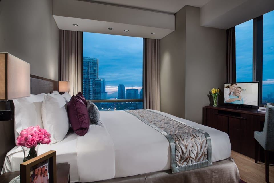 1 bedroom, premium bedding, in-room safe, desk