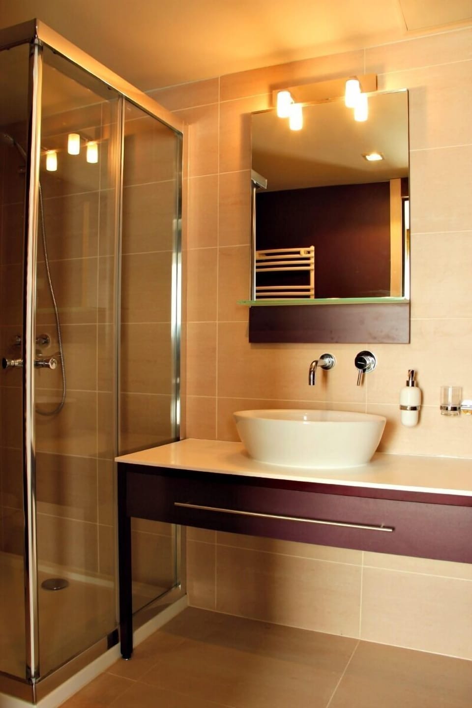 Standard Double Room, 1 Bedroom | Bathroom | Shower, free toiletries, hair dryer, towels