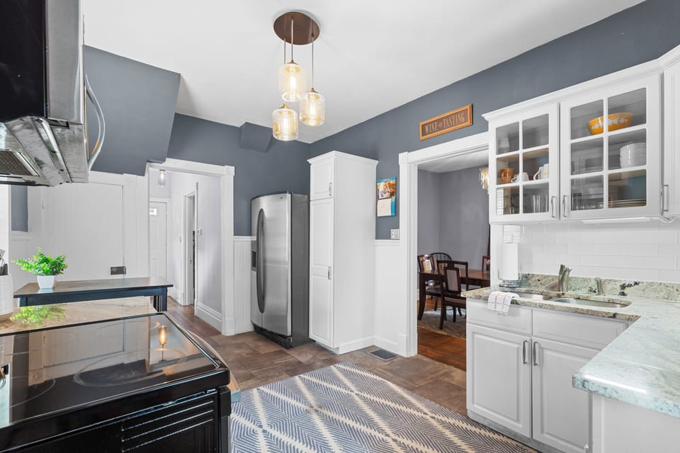 Kitchen/Full Size Appliances