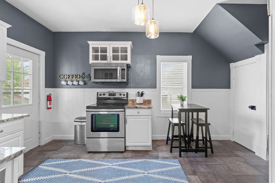 Kitchen/Small Dining Area