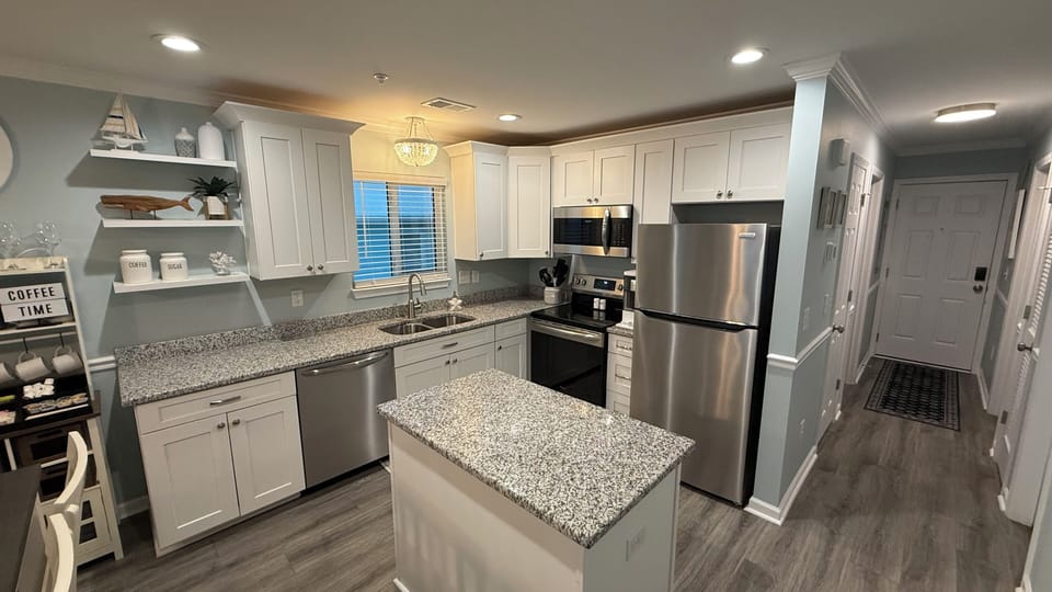 All new appliances and new pellet ice maker!