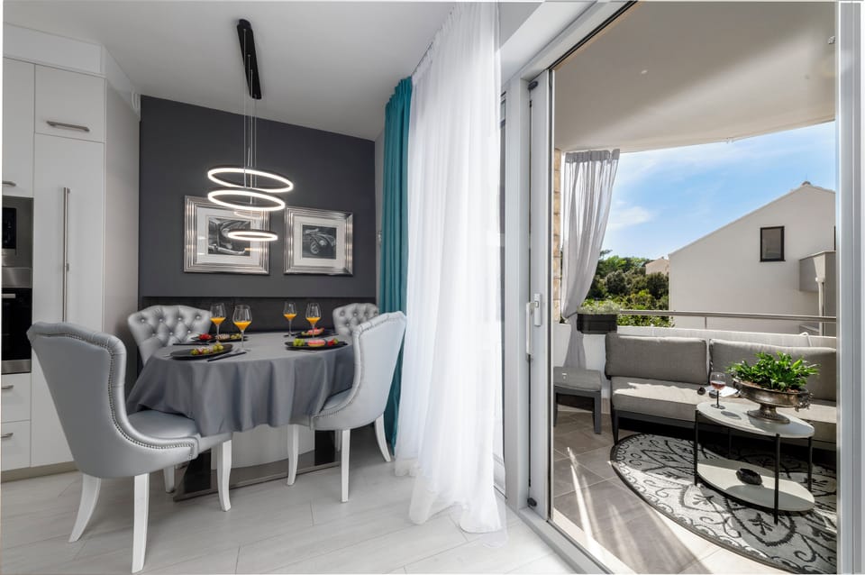 Apartment | Dining
