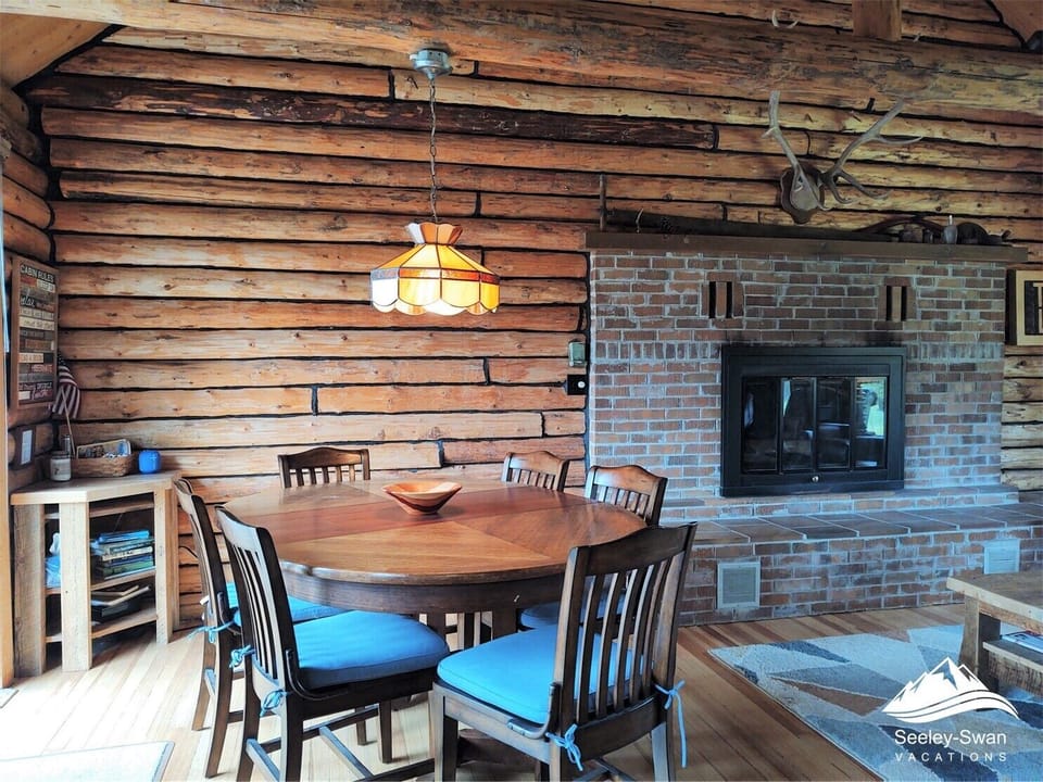 Main cabin dining area.