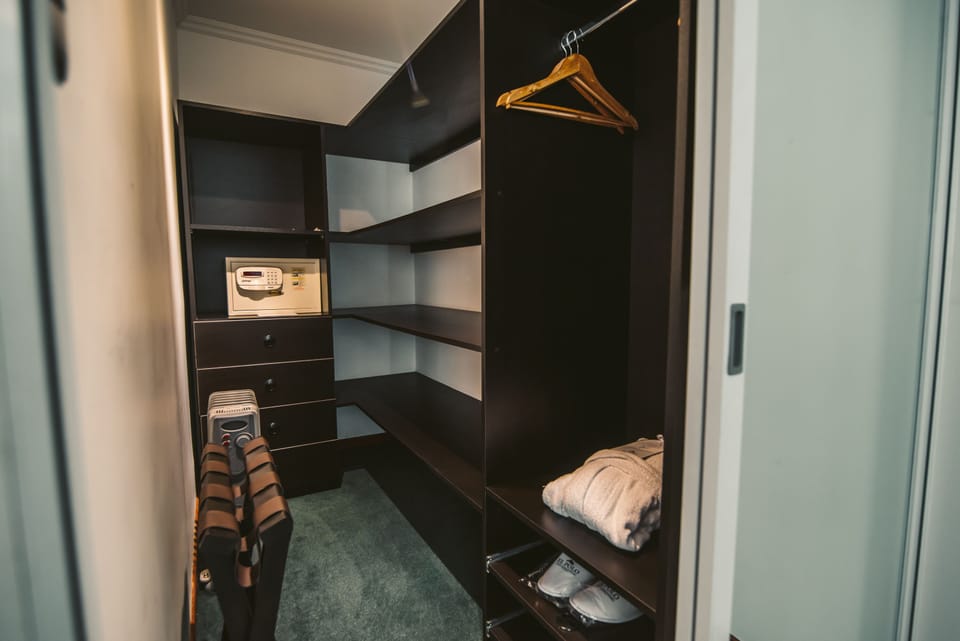 Grand Suite | Premium bedding, down comforters, minibar, in-room safe