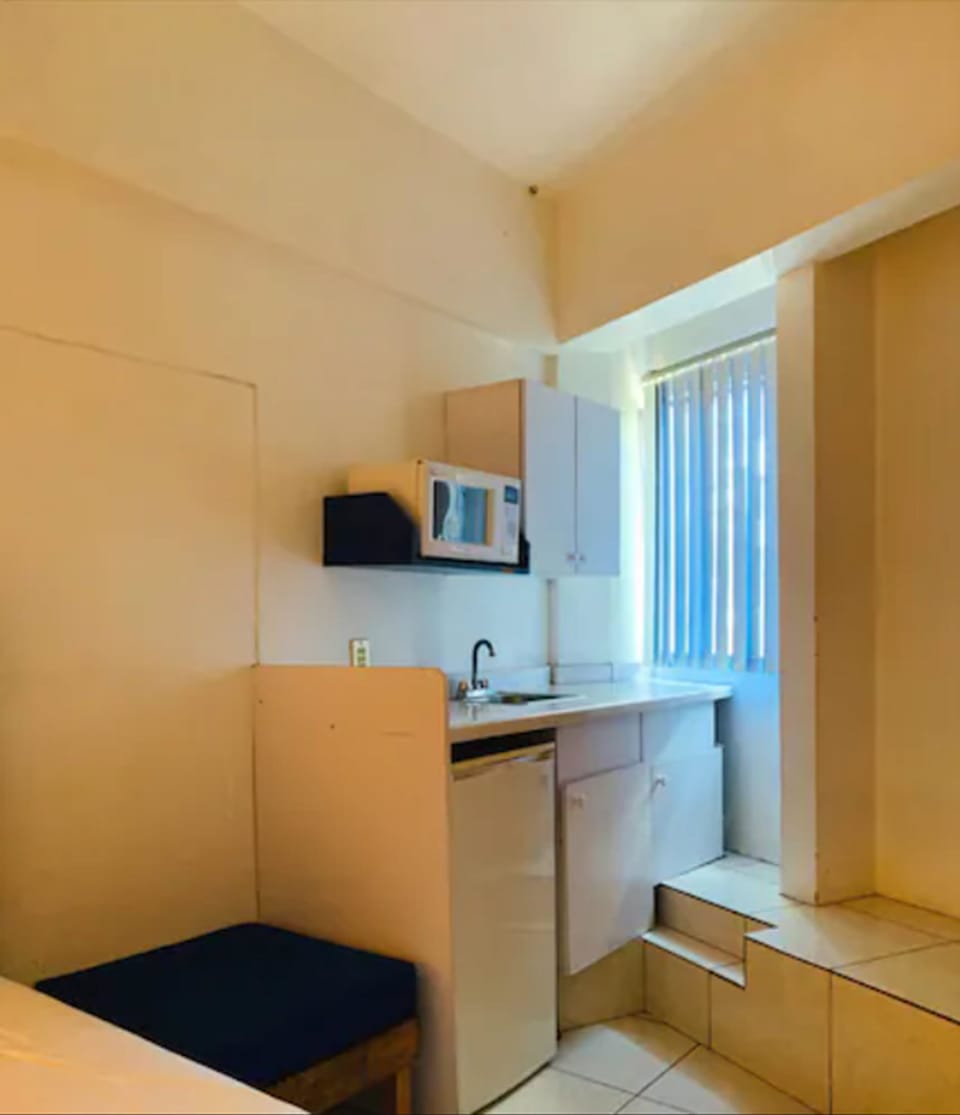 Standard Double or Twin Room | Private kitchenette | Full-size fridge, microwave