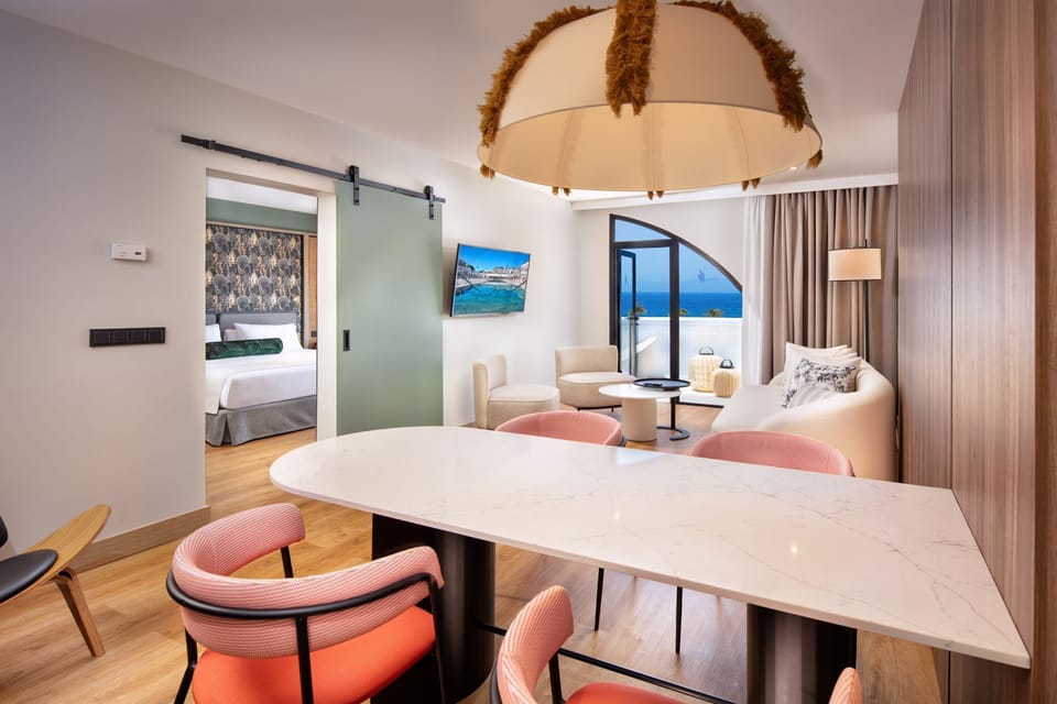 Minibar, in-room safe, free WiFi, bed sheets