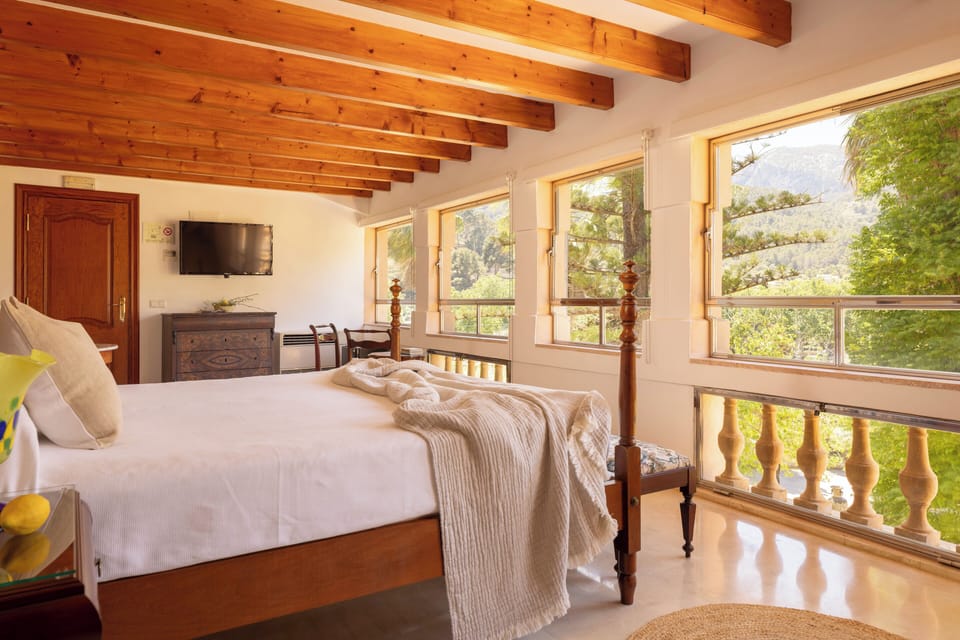 Superior Room, Terrace | Minibar, in-room safe, free WiFi, bed sheets