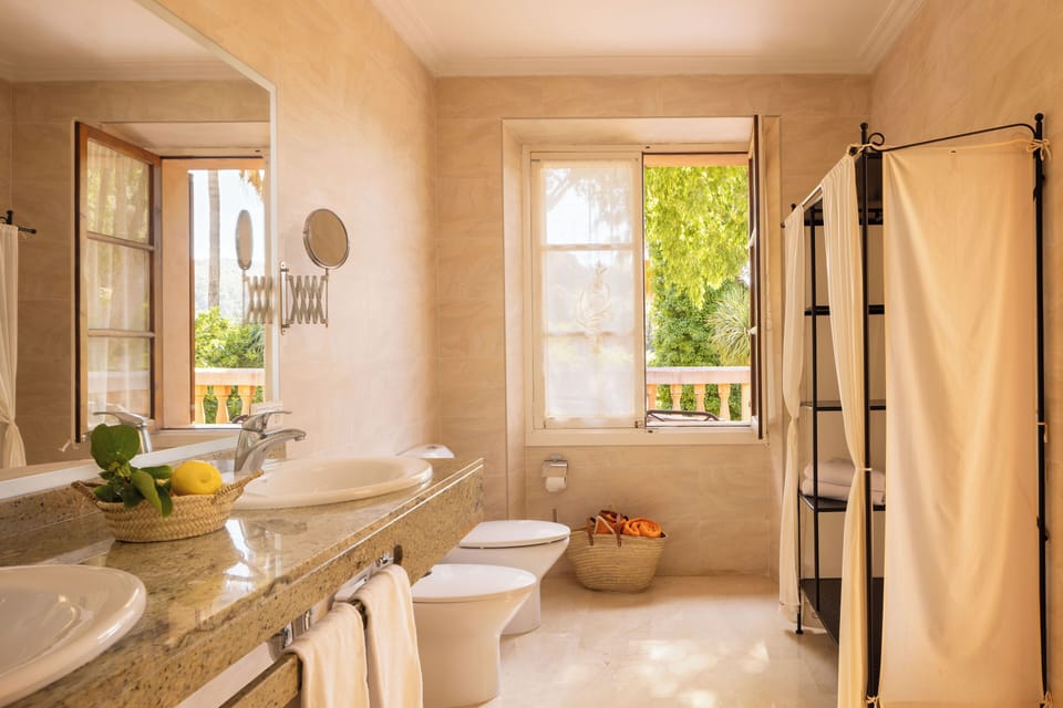 Superior Room, Terrace | Bathroom | Free toiletries, hair dryer, bidet, towels