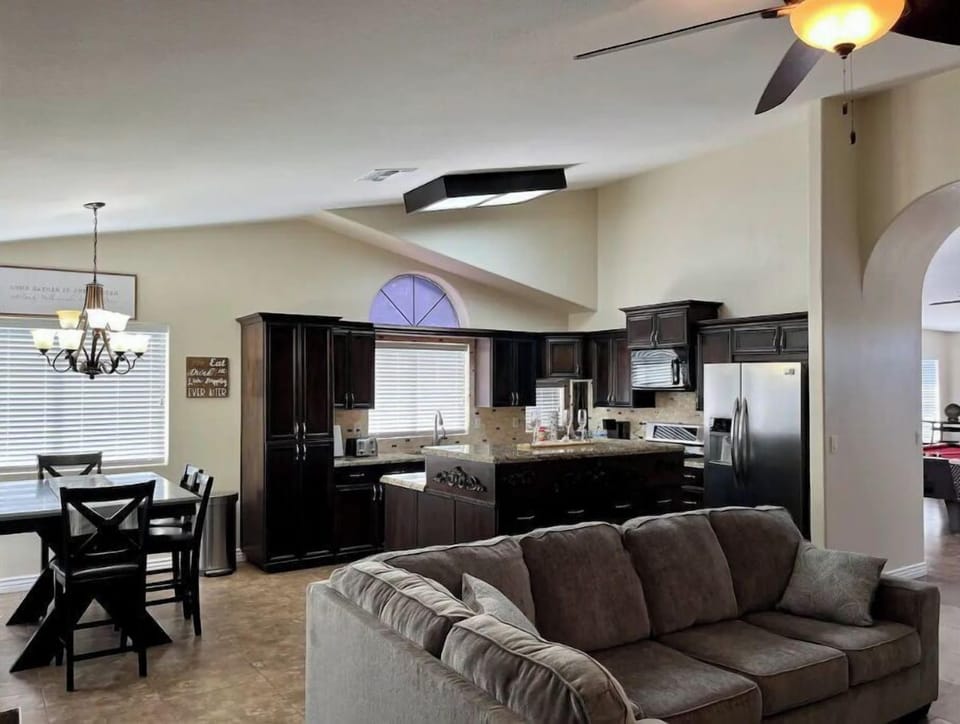 Kitchen & living room 