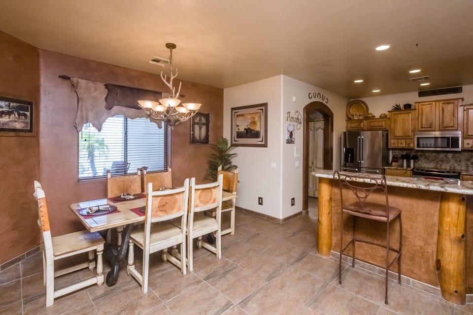 Dining Table: Seating for 6