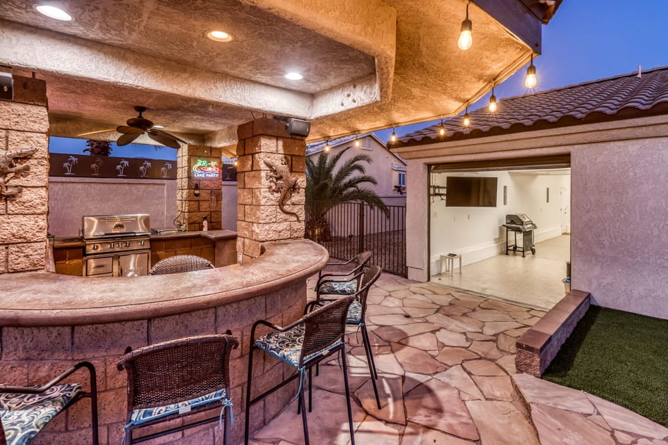 Outdoor Kitchen | Smart TV