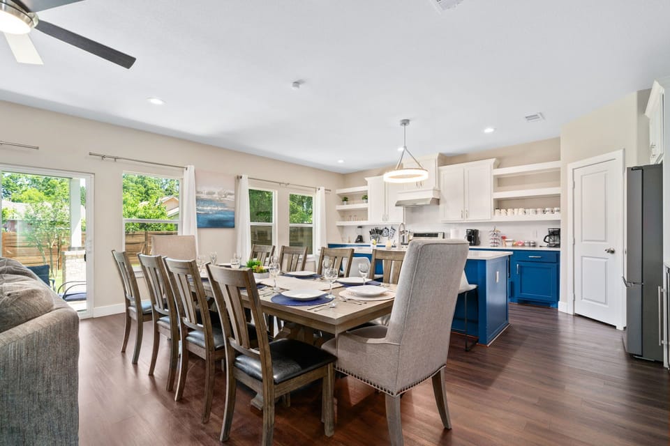 Get seated in this large dining table that seats a whopping 10 people! 