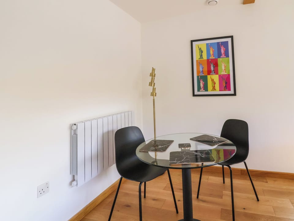 Cottage | Dining