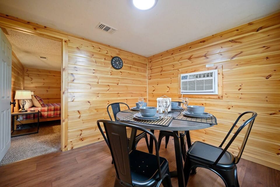 [Dining area] Formal dining area with seating for 4
