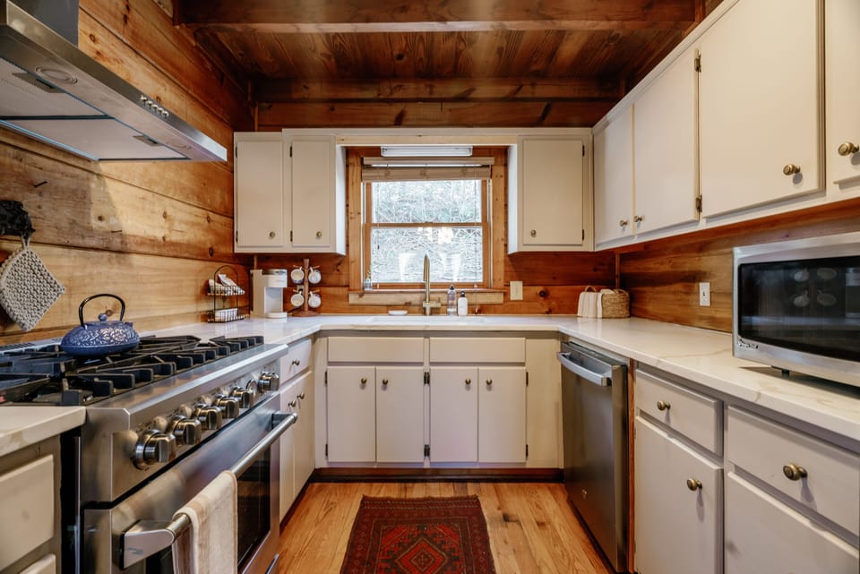 full kitchen view